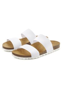 Witte instapsandalen met twee brede elastische banden en een kurken voetbed. Getextureerde rubberen zool voor grip en comfort.