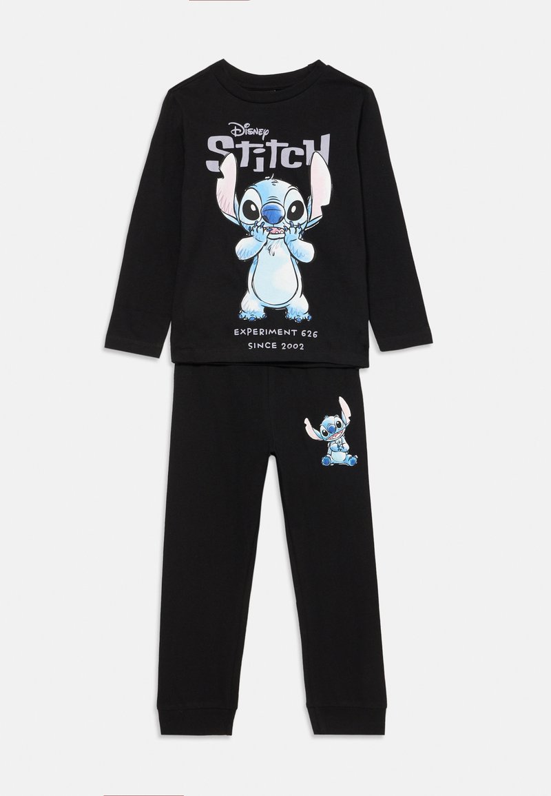 Fekete hosszú ujjú pizsama szett, Stitch grafikával a felsőrészen és a nadrágrészen, puha anyagból. Kerek nyakkivágás, gumis derék és szűkítő Mandzsetta.