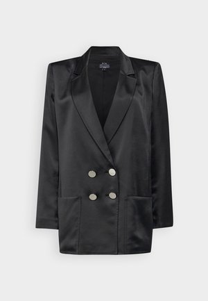 Sorte satin dobbeltrøyd blazer med spisse lapeller, to frontlommer og sølvfargede knappdetaljer. Glatt tekstur; skreddersydd passform.
