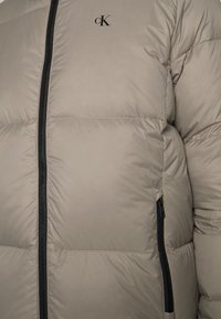 Calvin Klein Jeans Vinterfrakke - taupe