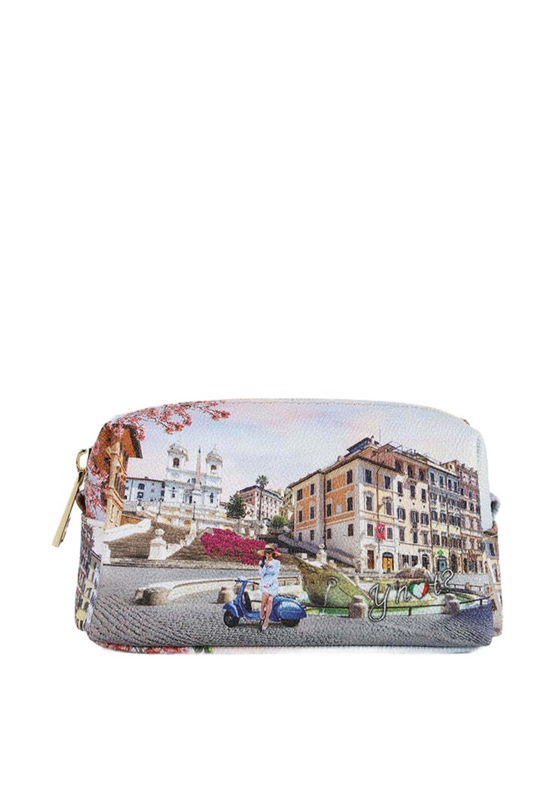 La pochette cosmetica con cerniera presenta un design scenico stampato con edifici e uno scooter. Realizzata in tessuto, con una texture liscia e colori vivaci.