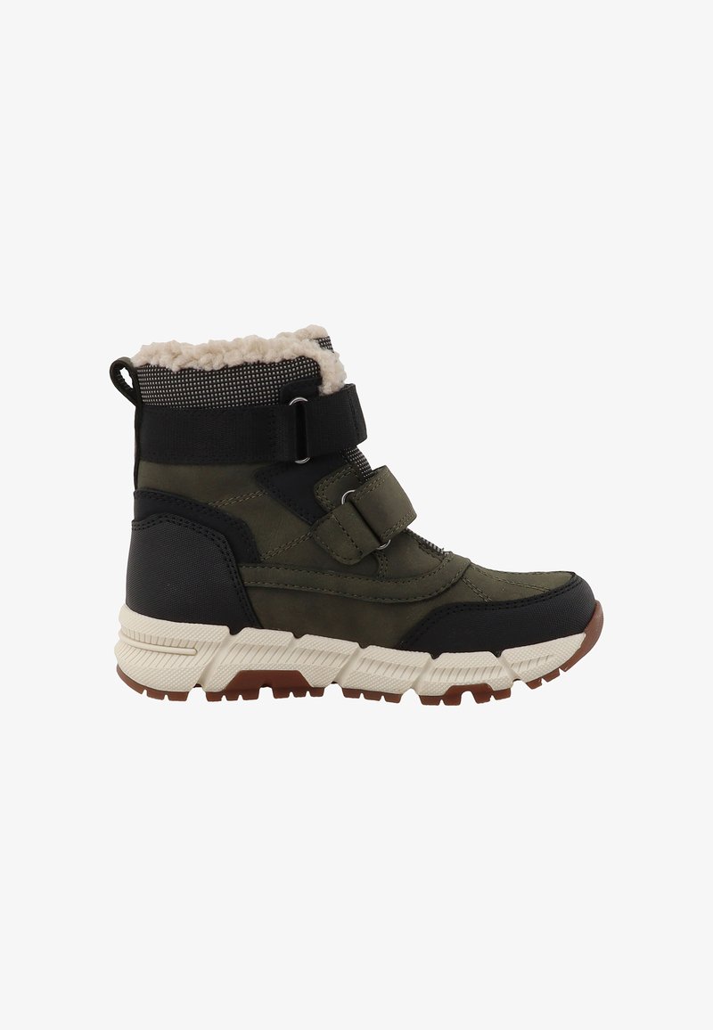 Botte d’hiver enfant vert olive et noir avec doublure en polaire blanche, deux bandes Velcro et semelle blanche épaisse avec semelle marron.