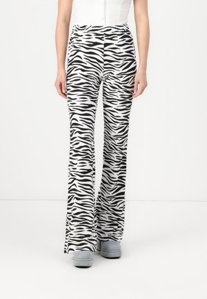 NMDESTINY FLARED PANTS  - Bukse - bright white
