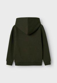 Felpa con cappuccio verde scuro, a maniche lunghe e polsini a costine. Presenta un grande cappuccio e un design classico e semplice.