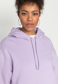 Monki Sweatshirt com capuz - lilac purple light solid
