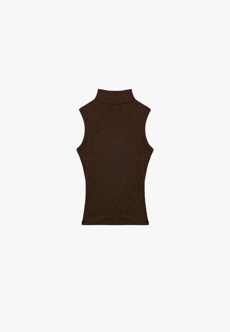 Brązowy bezrękawnik z golfem, charakteryzujący się wysokim kołnierzem i dopasowanym krojem, wykonany z teksturowanej dzianiny o gładkim wykończeniu.
