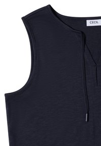 Haut sans manches bleu marine avec un col rond et un détail noué à l'avant, en tissu léger, étiqueté "Cecil" à l'intérieur du col.