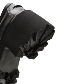 Derimod Plateaupumps - black