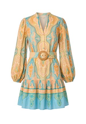 Langärmliges Minikleid mit pastellfarbenen Paisley-Mustern in Blau, Orange und Beige, mit Rüschen-Saum und breitem Gürtel mit runder Schnalle.