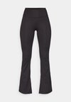 BALANCE COMPRESSION HIGH WAIST FLARE PANT SLIT - Leggingek - black