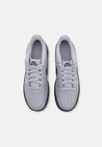 Nike Sportswear AIR FORCE 1 UNISEX - Sportbačiai - wolf grey/dark smoke grey