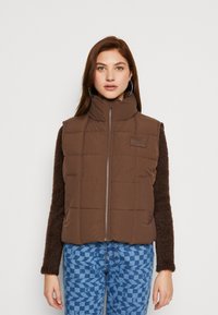 Karl Kani - SMALL SIGNATURE QUILTED VEST - Waistcoat - brown Thumbnail Image 1