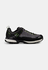 Męskie buty trekkingowe z szaro-czarną cholewką, teksturowanym wzorem, zielonymi akcentami oraz trwałą gumową podeszwą zapewniającą przyczepność. Lekka konstrukcja.
