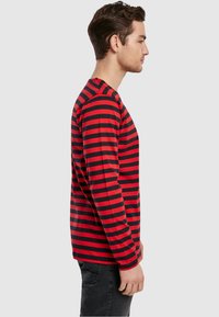 Urban Classics STRIPE LS - Ilgarankovis viršutinės dalies drabužis - red