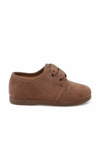 Adidași maro din suede cu vârf rotund, design cu șireturi, guler hexagonal moale și talpă din cauciuc. Textură netedă cu un finisaj moale.