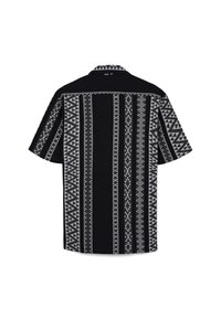 Camicia a maniche corte nera e grigia con un motivo geometrico. Presenta un colletto e una vestibilità ampia, con strisce verticali a contrasto.