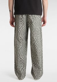 Vans RANGE NOVELTY BAGGY  - Broek - light grey