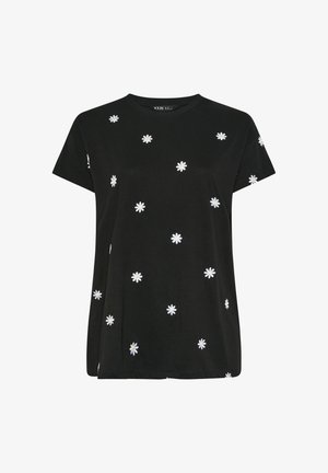 T-shirt noir à manches courtes avec des petites impressions de marguerites blanches dispersées et un col rond.