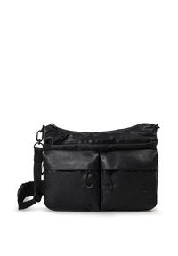 Borsa a spalla in tessuto nero con una texture liscia, due tasche frontali, una chiusura con zip e tracolla regolabile. Design leggero e minimalista.