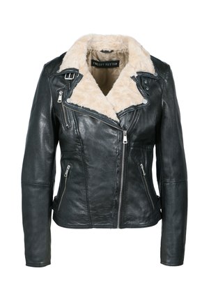 Musta nahkainen motoristitakki, jossa on kerma-valkoinen keinokarvakaulus, epäsymmetrinen etuvetoketju, vetoketjulliset taskut ja solkikoriste kauluksessa.