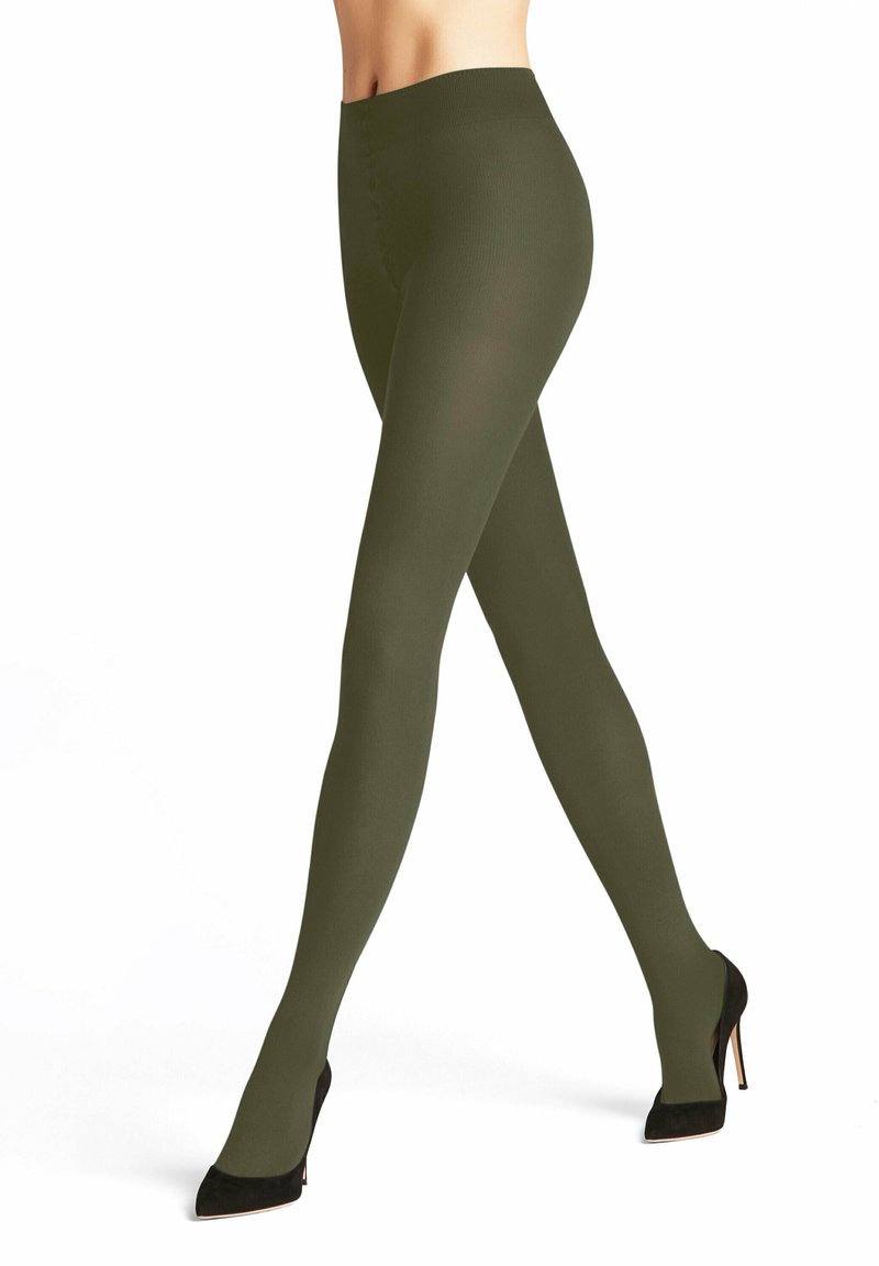 Collant verde oliva realizzati in un materiale elasticizzato, caratterizzati da una superficie liscia e una vita alta, abbinati a scarpe con tacco alto nere.