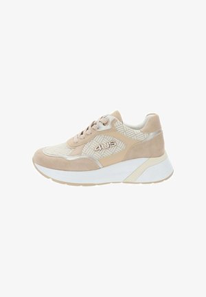 Sneaker beige e crema con tessuto decorato, dettagli in suede, logo "4US" sul lato, suola bianca spessa e chiusura con lacci.
