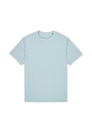 Svetlomodré tričko s krátkym rukávom vyrobené z jemného bavlneného materiálu s okrúhlym výstrihom. Predná strana má minimalistickú potlač loga.