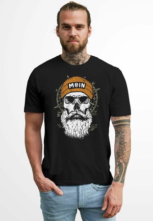 Black T-shirt featuring a graphic of a skull with a white beard, adorned with an orange knitted beanie labeled "MOIN". Casual fit, fabric texture not visible.