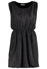 Robe noire sans manches longueur genoux avec taille froncée et tissu texturé scintillant.