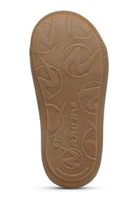 Gummisula med en texturerad brun yta, med ett cirkulärt mönster och präglad logotyp, utformad för grepp och hållbarhet.