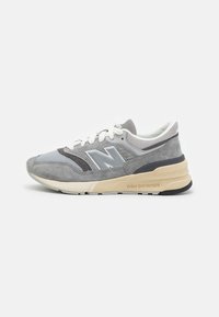 New Balance 997R Trainers light grey/grey/light grey Zalando