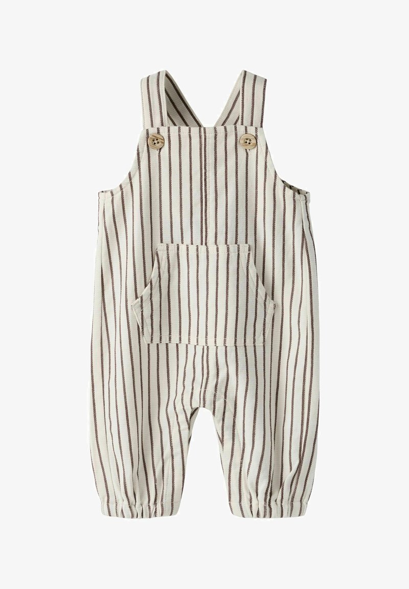Salopette blanche pour bébé avec des rayures verticales marron, poche avant, bretelles boutonnées et chevilles élastiques.
