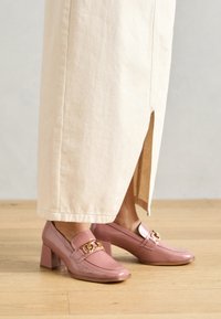 Klasične pete - pink