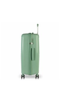 Harde mintgroene koffer met een telescopische handgreep, bovenhandgreep, combinatieslot en vier zwarte wielen voor stabiliteit en mobiliteit.