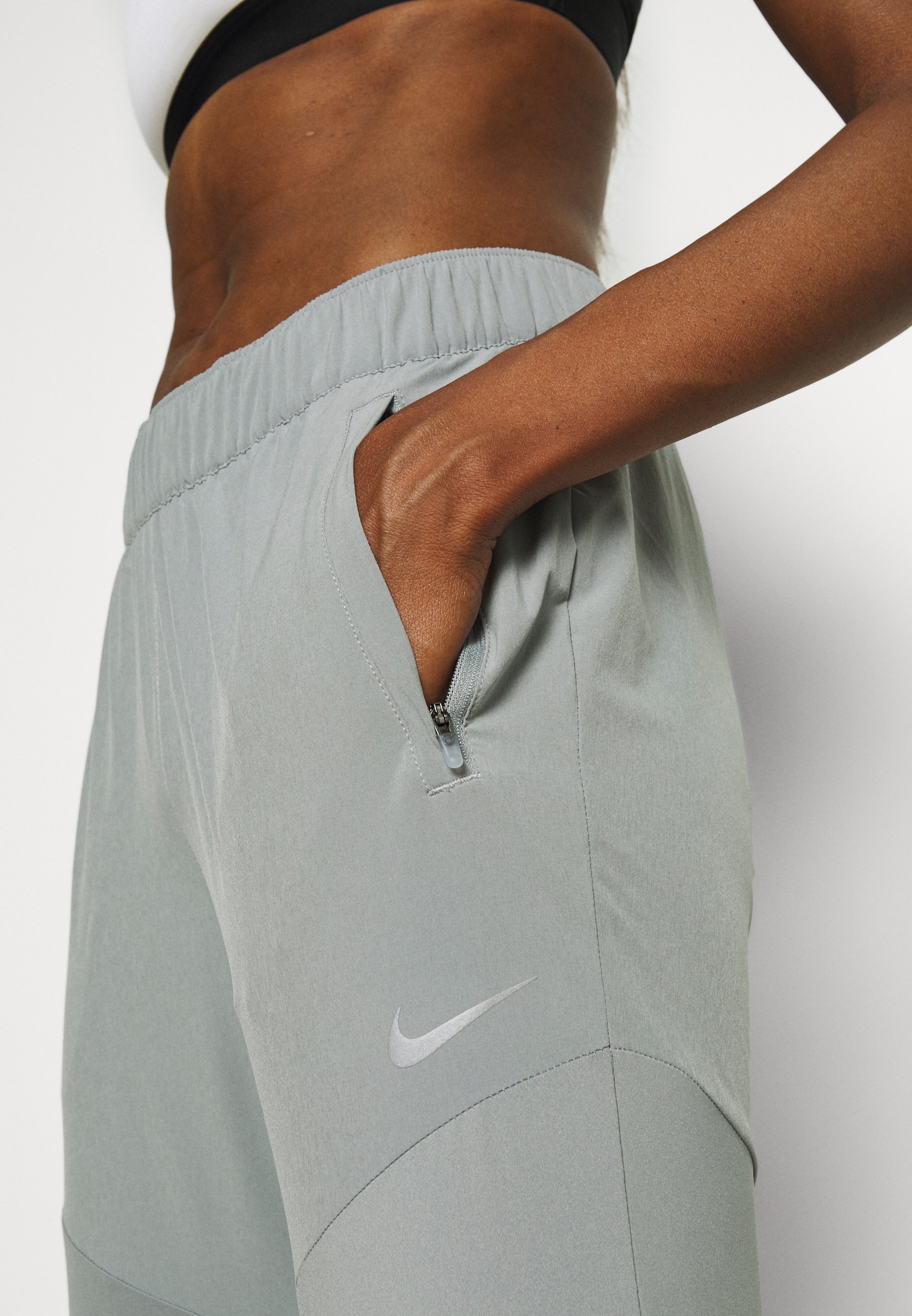 nike performance essential pant