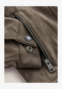 Unausgewählt, dark stone