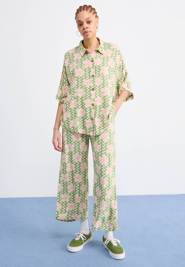 MIDNIGHT AVENUE CREPE - Trousers3