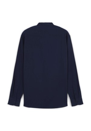 Chemise à manches longues marine avec col, poignets à boutons et texture lisse. Présente une coupe droite et sans motifs ni accents visibles.