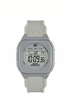 Reloj digital gris y blanco resistente a golpes que muestra la hora, el día, la fecha y la alarma con el logo de Adidas en la correa y en la esfera.
