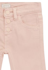 Jeans in denim rosa chiaro con vita alta, tre bottoni e tasche frontali. Tessuto liscio con dettagli di cucitura visibili.