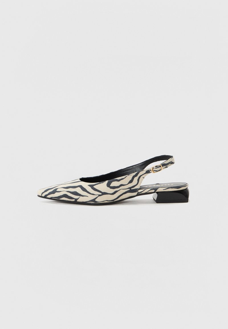 Pavement KALA - Ballerines à brides arrière - black/white