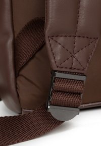 Eastpak PADDED PAK'R - Mochila - brown authentic leather