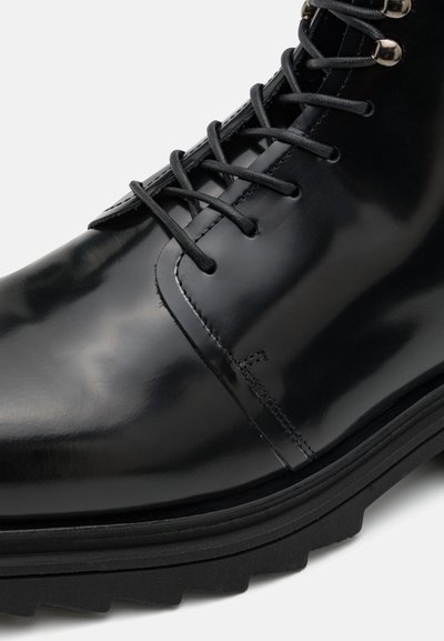 The Antipode Botine cu șireturi - black