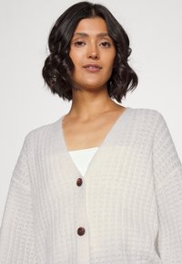 Vmcecily Ls V Neck Cardigan Birch