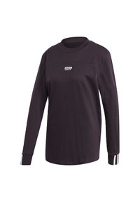 Camiseta negra de manga larga de Adidas con cuello redondo, parche con el logo en el pecho y dos franjas blancas en cada puño.