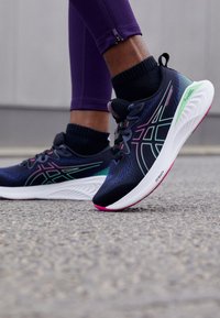 GEL-CUMULUS 25 - Road running shoes - black/pink