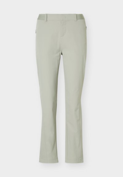 Pantalon gris clair à jambes droites avec fermeture éclair à l'avant, passants pour ceinture et poches latérales zippées, présenté sur un fond blanc uni.