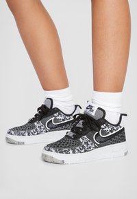 Nike Sportswear AF1 CRATER FLYKNIT NN BG UNISEX - Sneakers - black/white/pure platinum/wolf grey