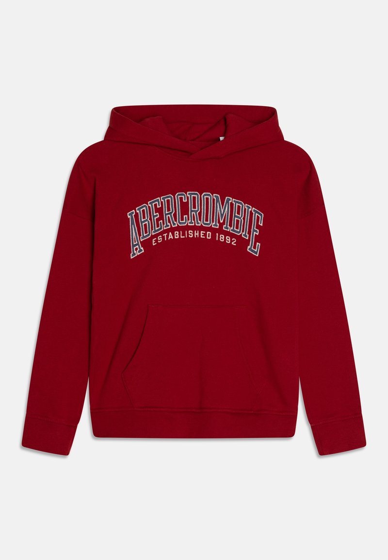 Rød hættetrøje lavet af bomuld, med en frontlomme og hvidt broderet tekst "ABERCROMBIE ESTABLISHED 1892" i et buet design.