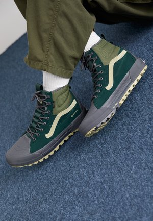 MTE SK8-HI GORE TEX UNISEX - High-top trainers - scarab/grape leaf